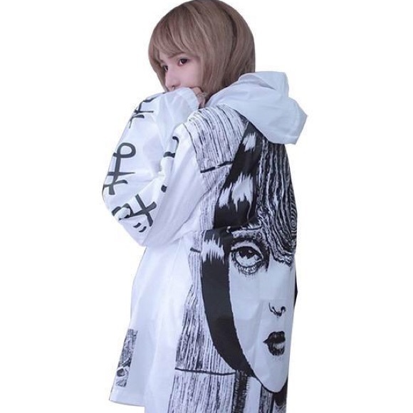 BESTSELLER🌟 The Panic Windbreaker in Ghost White - Picture 2 of 8